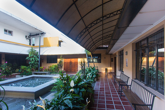 Escuela de Comunicación Mónica Herrera